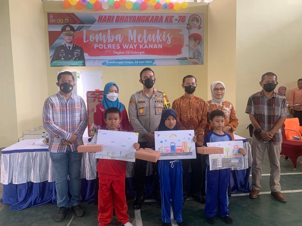 Tingkatkan kreatifitas anak, Polres Way Kanan gelar lomba melukis